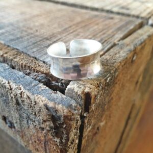 Adjustable hammered silver ring
